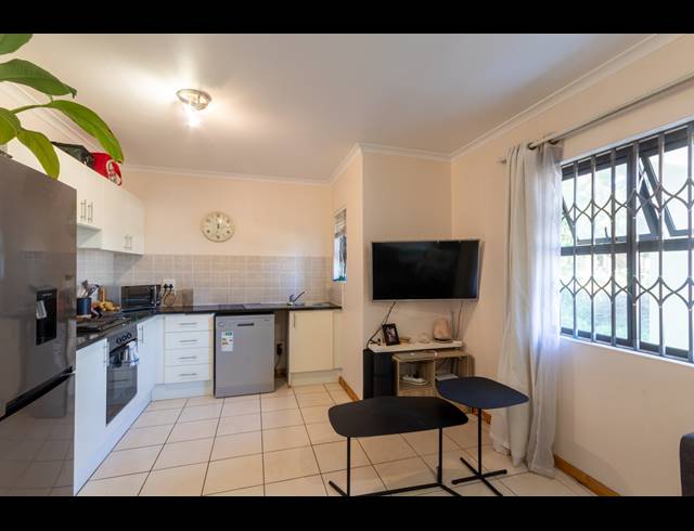 1 BEDROOM APARTMENT TO LET IN RONDEBOSCH VILLAGE